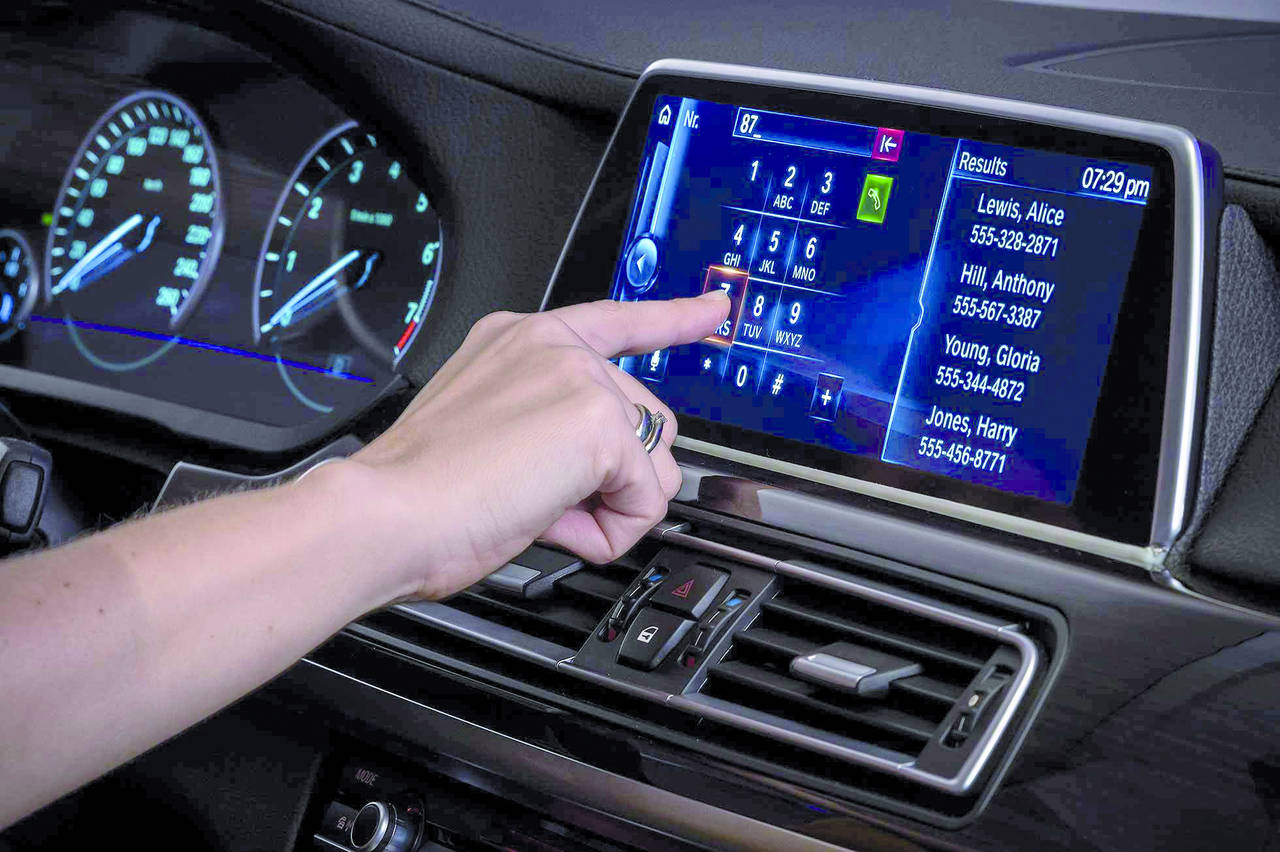 Touchscreen capacitivi a bordo auto