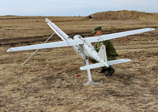Anche i droni vengono utilizzati nella guerra elettronica. Vie qui illustrato un Orlan-10 equipaggiabile con sistemi di EW RB-341V Leer-3 per il contrasto delle comunicazioni telefoniche