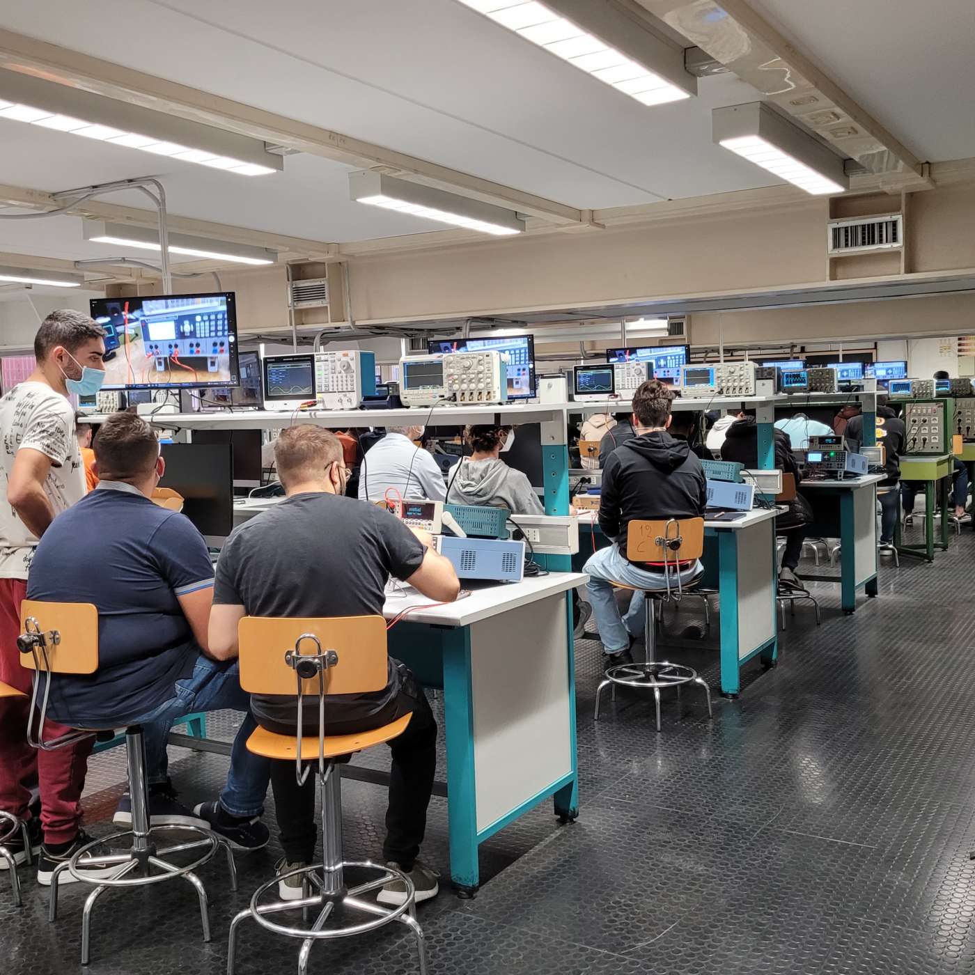 l Laboratorio didattico di Nanoelettronica e Microsistemi (NML) dell’Università della Calabria 